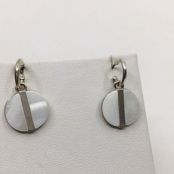 Caracol Silver Tone and White Shell Hoop Earrings - Picture 7 of 13